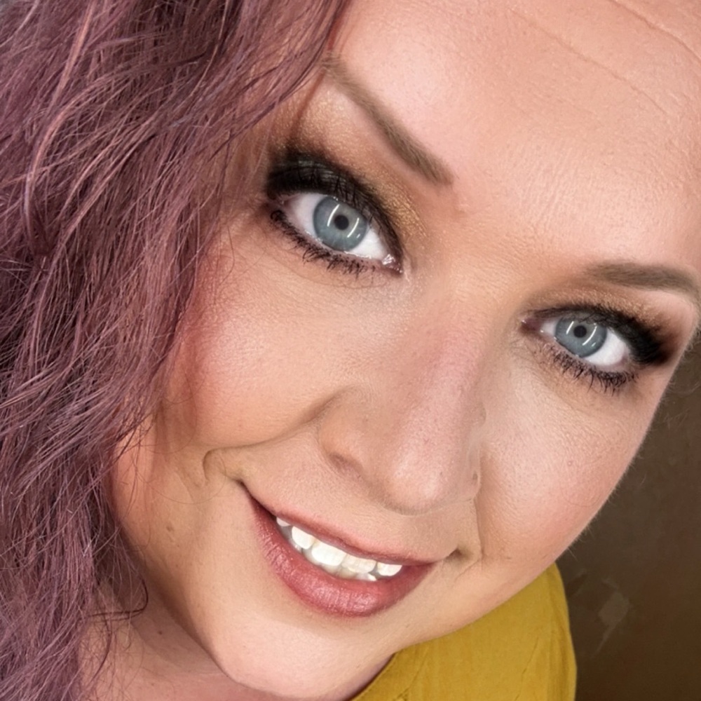 Meet your Posher, April Jayne.